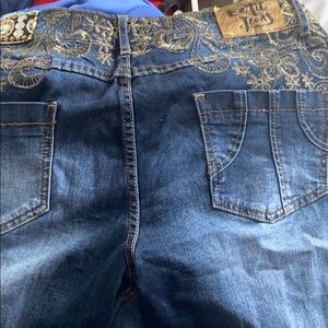 Exotic jeans